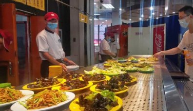 送儿子上北大店主恢复营业:曾被北大食堂挽留,他为何选择回到老家?