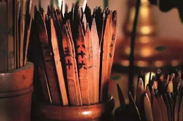 “夫妻档”大师做法称需要烧真钱，两年骗了百万，这类骗局为何屡禁不止？