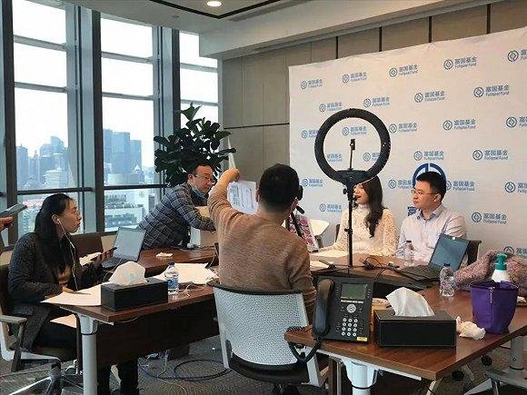 女主播真人与海报“判若两人”,投资者直呼受骗,基金公司咋回应的?