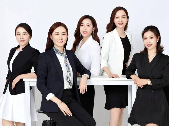 女主播真人与海报“判若两人”,投资者直呼受骗,基金公司咋回应的?