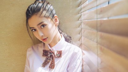 杨颖疑自曝单身后,黄晓明首发声,两人究竟是否已经离婚