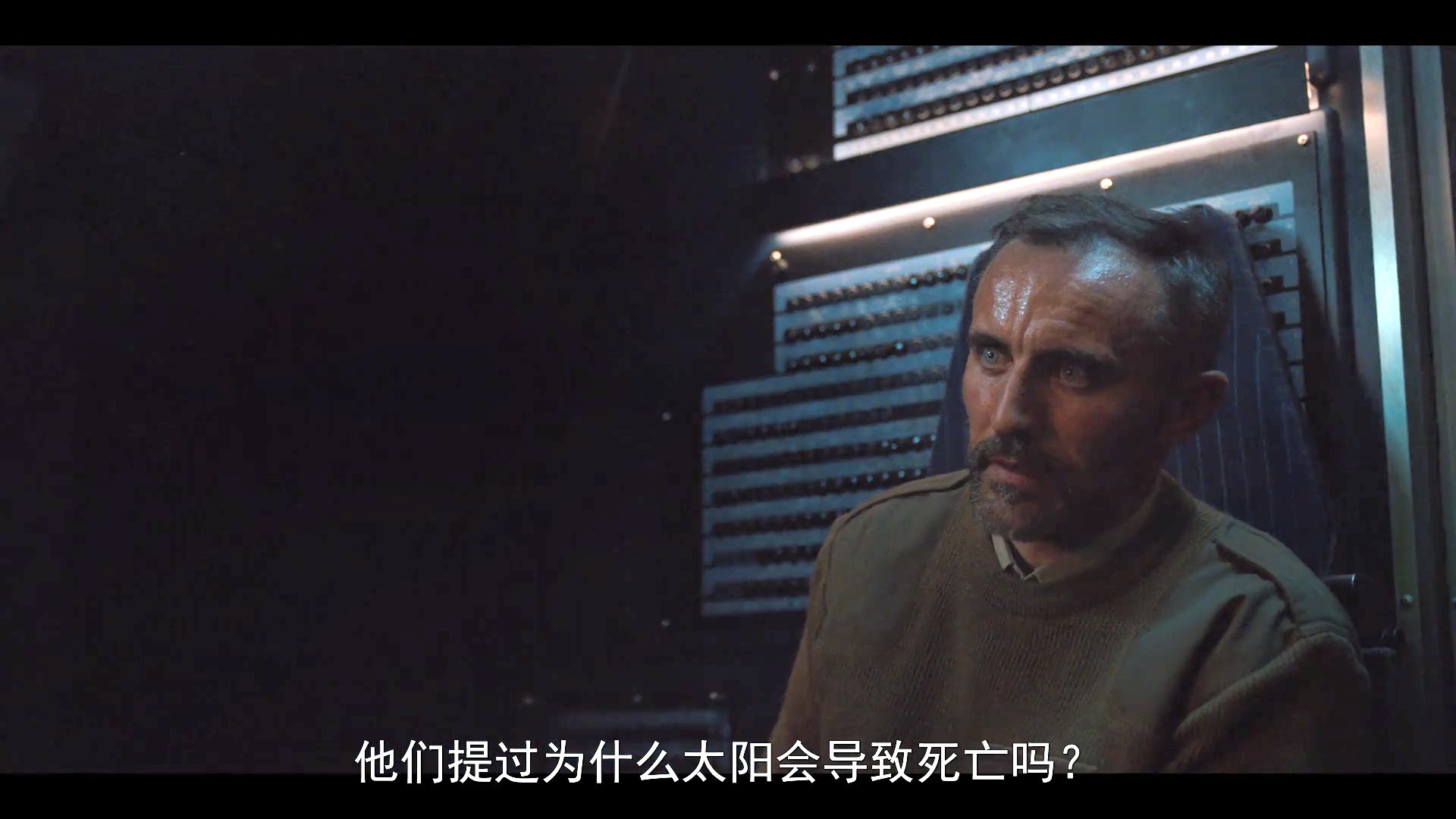 一个男子劫持飞机是为了躲避阳光是什么电影？