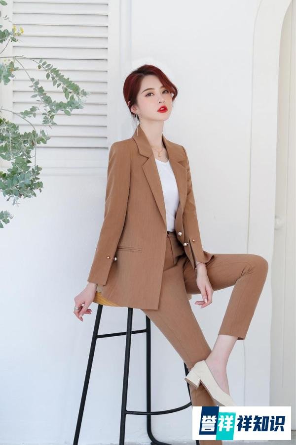 Angelababy时尚大片,身穿粉色西装展现惊人美貌