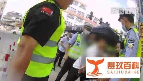 情侣吵架女子用板砖砸晕自己背后职场总有人心智没长大