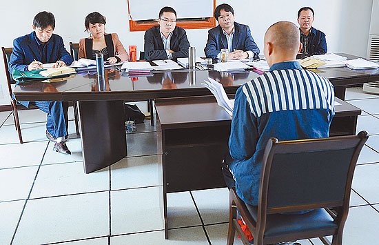 罪犯刑满释放前通过本科论文答辩,努力对一个人意味着什么?