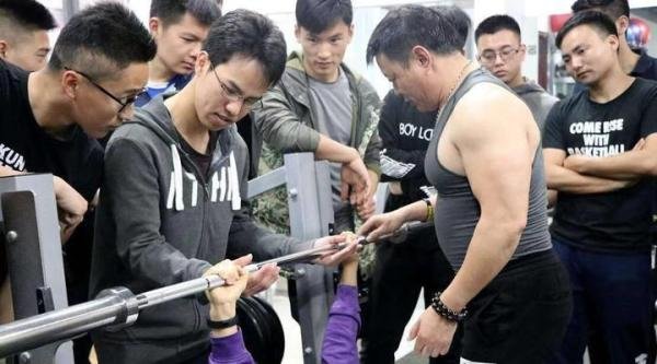 哪里有私人健身教练培训学校?
