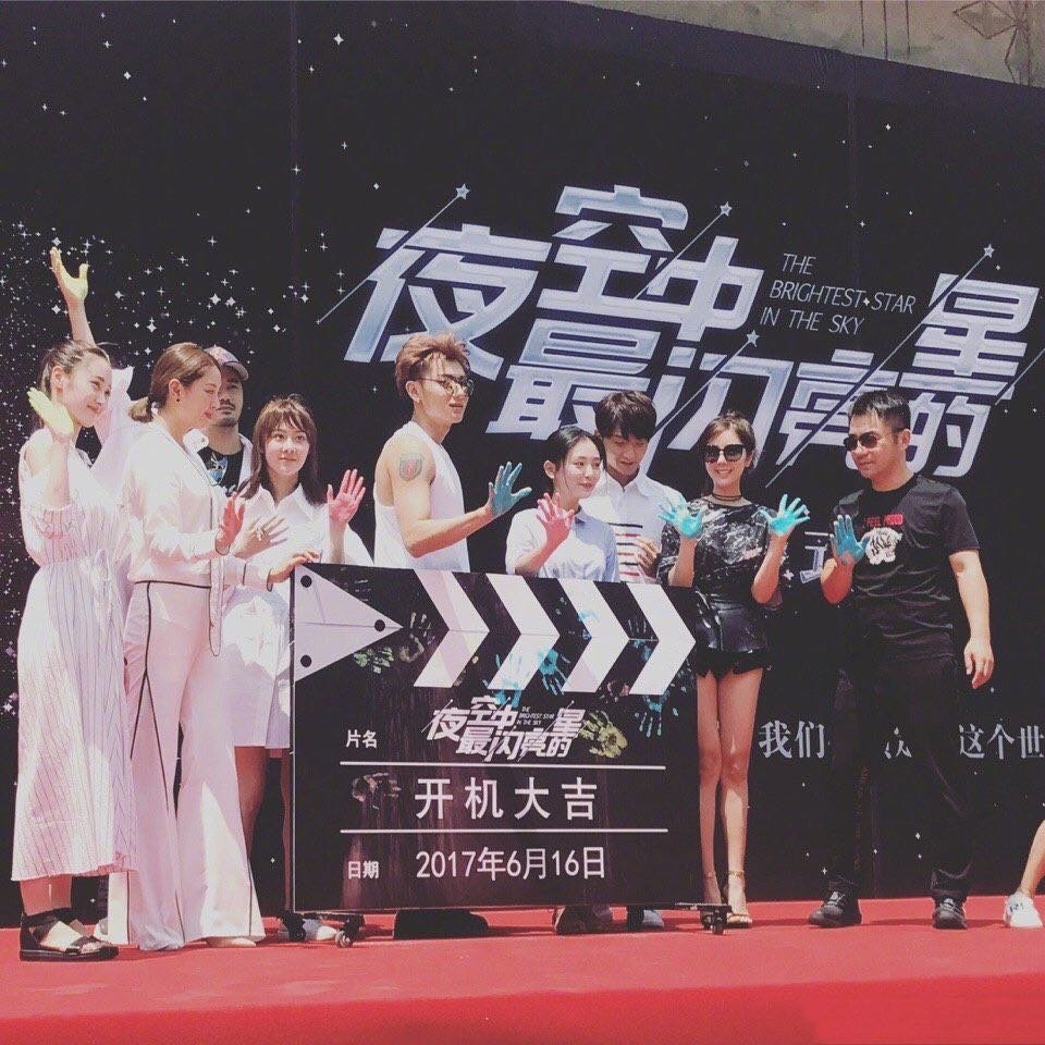 黄子韬爸爸追悼会赵奕欢现身，黄子韬与赵奕欢是何关系？