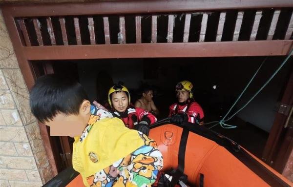 痛心!重庆垫江强降雨已致6死,网友:逝者安息,愿世间无痛苦!