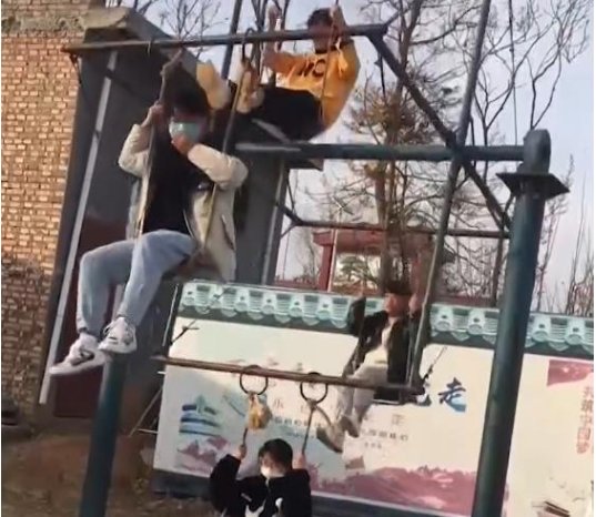 河南一村庄自制土味摩天轮,这类自制娱乐设施的安全是否可以得到保证?