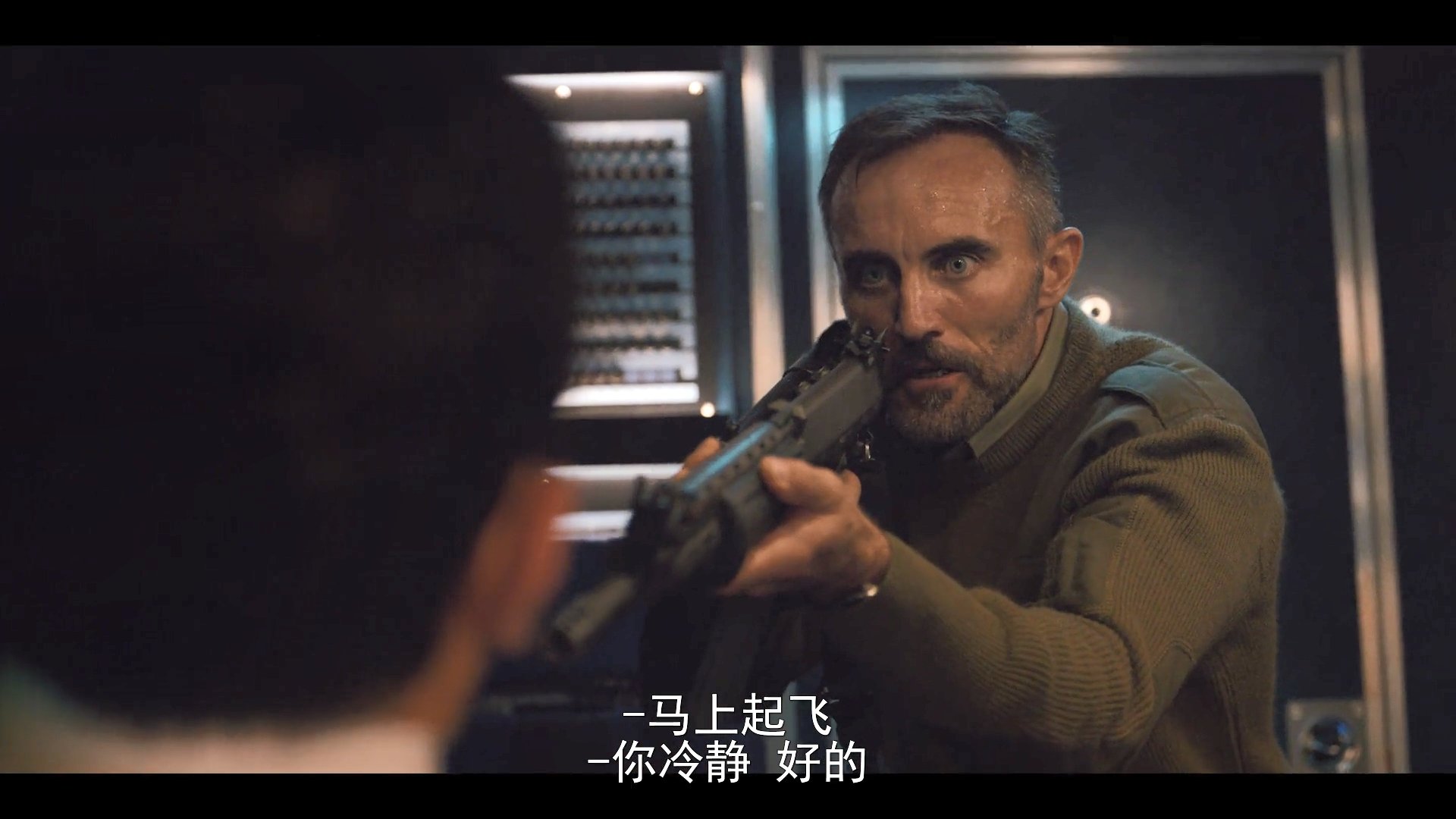 一个男子劫持飞机是为了躲避阳光是什么电影？