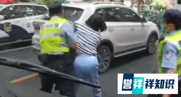 上海911路一大妈拒戴口罩,叫嚣“我是美国人” 。结果令人舒适