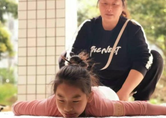 成都10岁女孩再破吉尼斯纪录，网友怎么看？