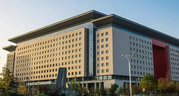 多个地方政府开放大院,河南信阳直接拆除院墙,如何解读这一举措?
