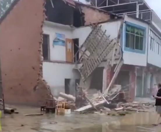 湖北随州暴雨冲塌多间楼房：洪水袭来 妻子遇难前发诀别短信