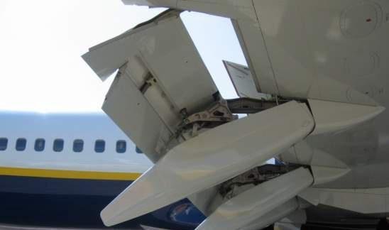 九元航空一架波音737货舱空中起火备降长沙，疑似行李有违规品