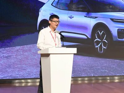 缪钦的爸爸跟爷爷是谁？缪钦为何可以接京东股份？