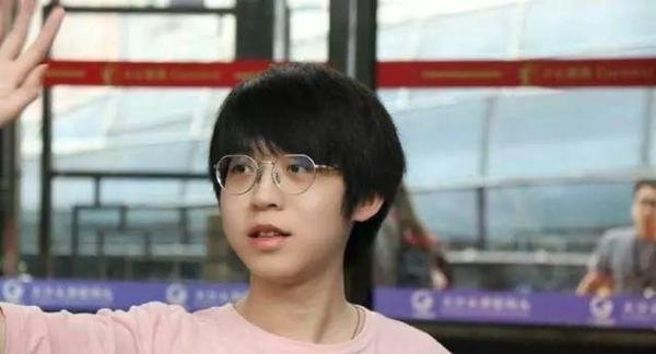 嗨氏跳槽斗鱼 虎牙联合爱拍冻结嗨氏4970万资金 其母也陷债务纠纷