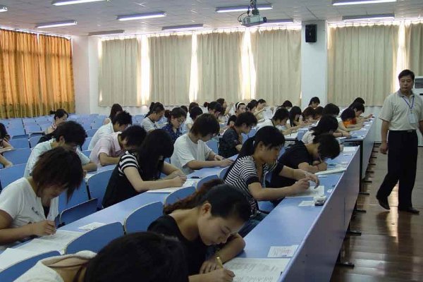 国家秘书三级资格考试几分算是及格？
