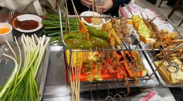 羡慕哭了!众网友被淄博烧烤价目表惊呆,网友:终于知道为啥火了