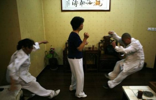 太极高手闫芳隔空术是不是真的?