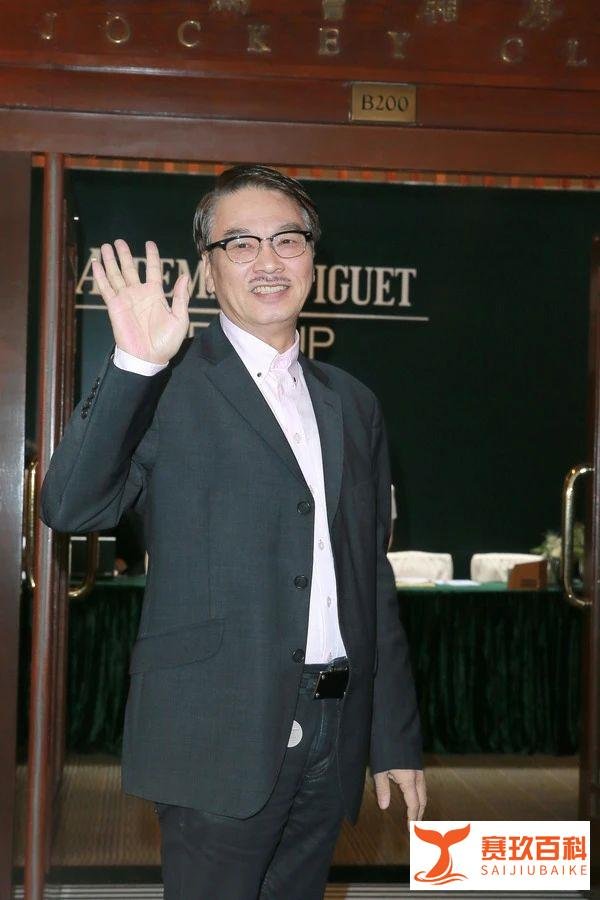 68岁吴孟达开工心脏不适，表情痛苦面相狰狞令人担忧...