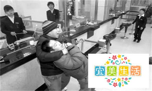 外出遇到劫匪时怎么办