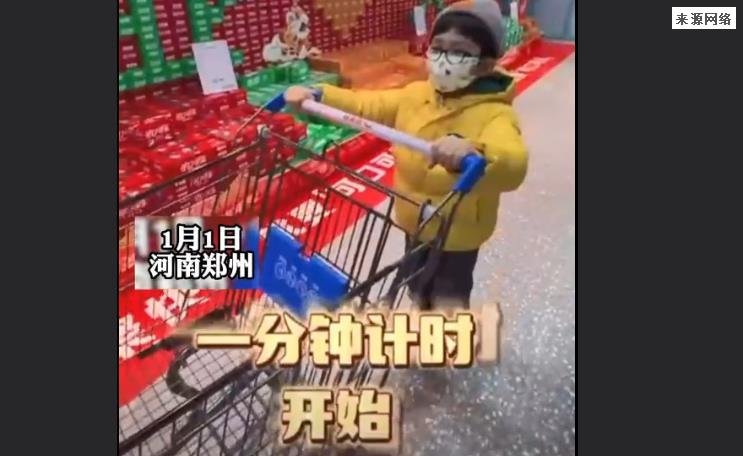 儿子成绩好爸爸奖励60秒超市随便买 看着太幸福了