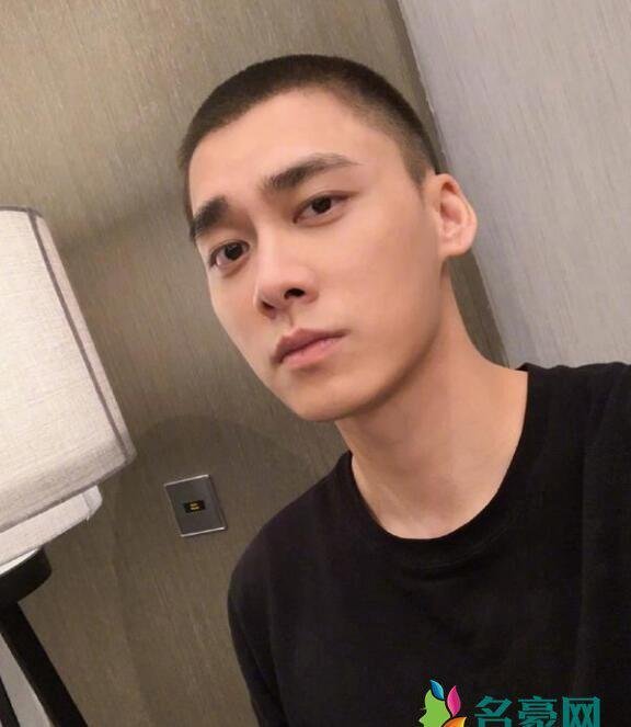 李易峰谈理想型女友 霸气回应我喜欢的就行