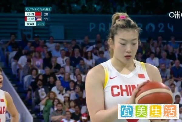 中国女篮：孙梦然冲突，李梦爆发18+7，两人拼到5犯