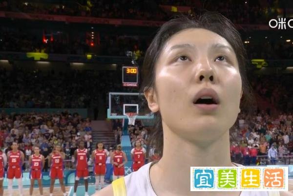 中国女篮：孙梦然冲突，李梦爆发18+7，两人拼到5犯