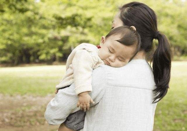 86年女子升级当奶奶，二孩才7岁！这是人生巅峰还是苦难的开始？