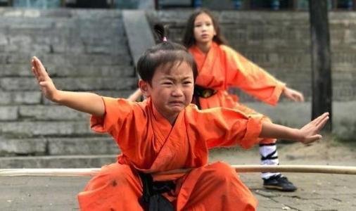 当年乐嘉将女儿4岁送去少林寺修行，吃苦受罪后如今怎样？