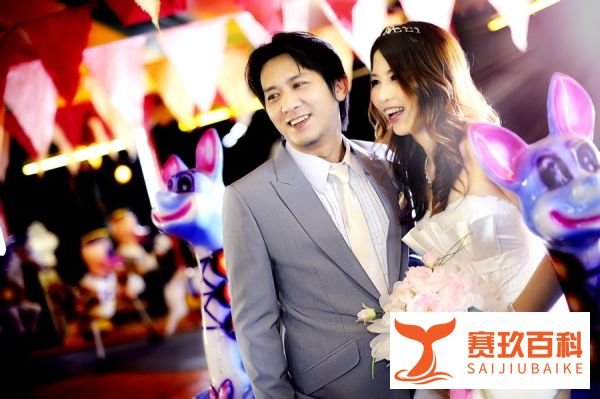 如何写婚礼请柬？