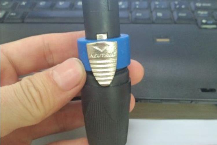 功放音箱4芯欧姆头的接法？