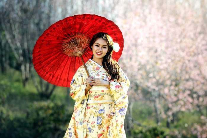 湖南两人穿“和服”餐馆就餐，阿姨劝阻遭怼，在中国该不该穿和服？