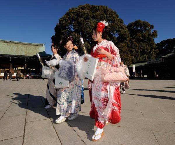 湖南两人穿“和服”餐馆就餐，阿姨劝阻遭怼，在中国该不该穿和服？